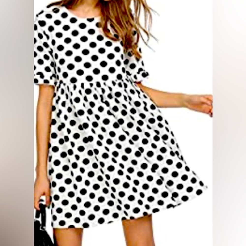 Darling polka dot, swing dress. Babydoll style. Size Medium.